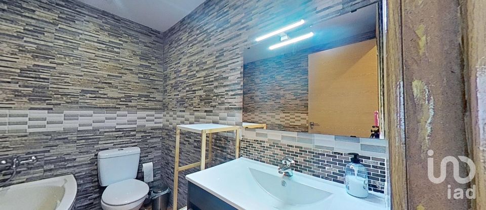 House 6 bedrooms of 150 m² in Valls (43800)