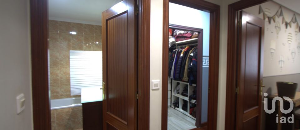 Appartement 2 chambres de 74 m² à Santurtzi (48980)