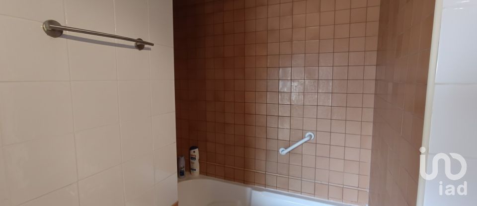 Pis 2 habitacions de 77 m² a Terrassa (08223)