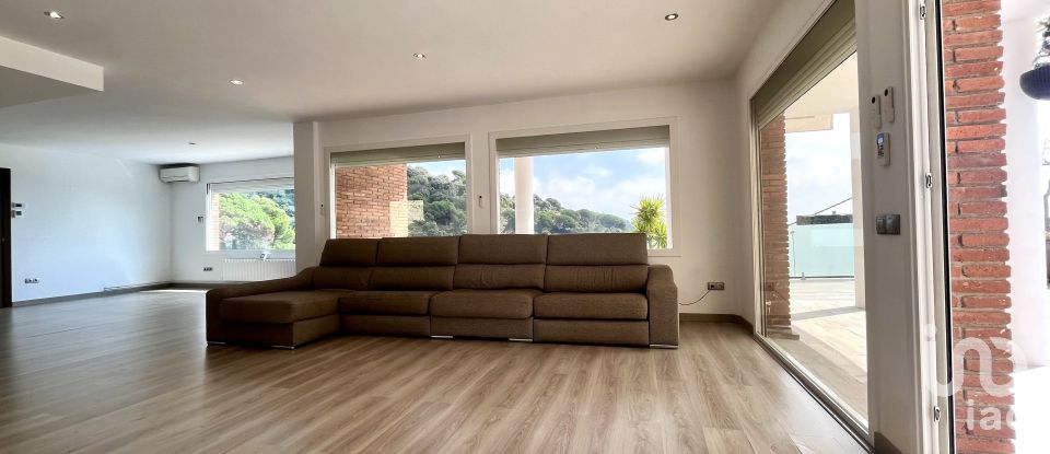 Apartment in house  4 bedrooms of 350 m² in Alella (08328)