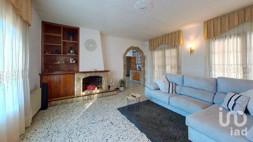 Casa 4 habitacions de 243 m² a Banyeres del Penedès (43711)