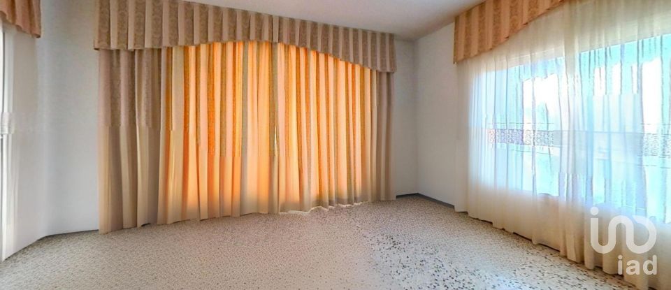 Casa 4 habitacions de 243 m² a Banyeres del Penedès (43711)