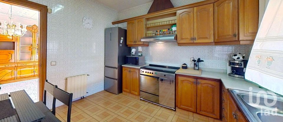 Casa 4 habitacions de 243 m² a Banyeres del Penedès (43711)