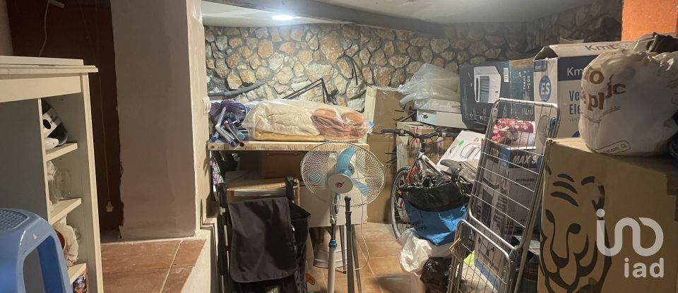 House 6 bedrooms of 150 m² in Valls (43800)