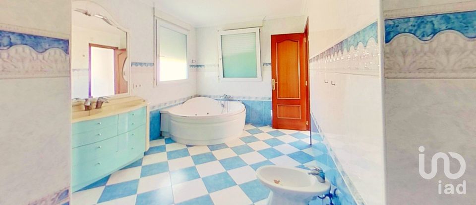 House 4 bedrooms of 400 m² in Alicante/Alacant (03015)