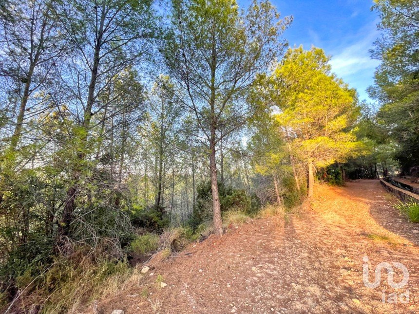 Terreno urbano de 4.006 m² en Ador (46729)