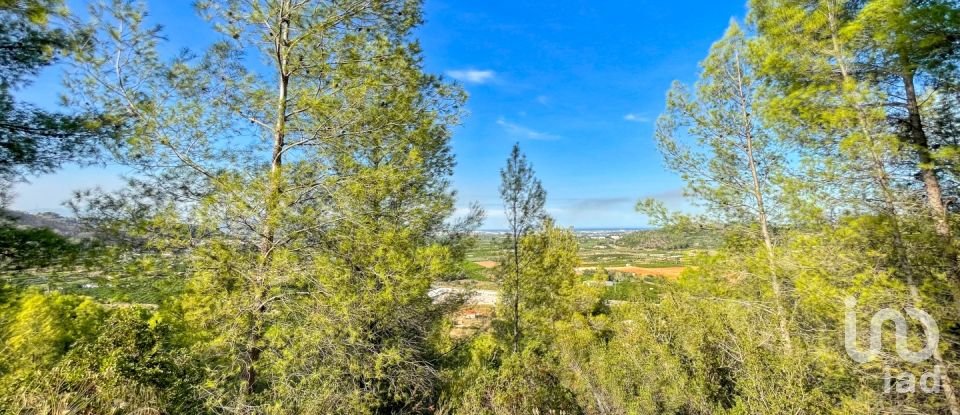 Terreno urbano de 4.006 m² en Ador (46729)