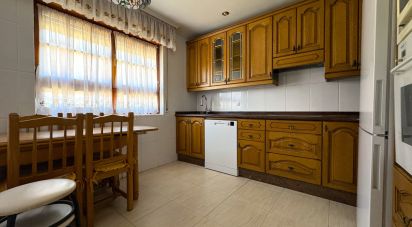 Casa 4 habitacions de 292 m² a Trobajo del Camino (24010)