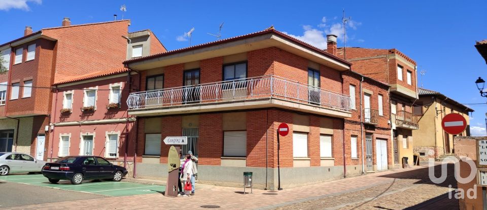 Casa de pueblo 11 habitaciones de 290 m² en Hospital de Órbigo (24286)