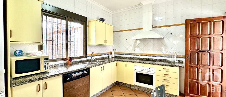 Casa 4 habitaciones de 222 m² en Lepe (21440)