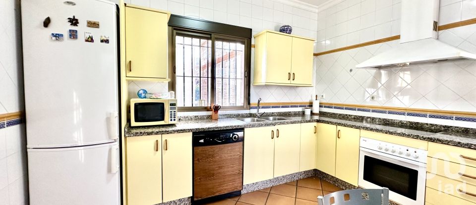 Casa 4 habitaciones de 222 m² en Lepe (21440)