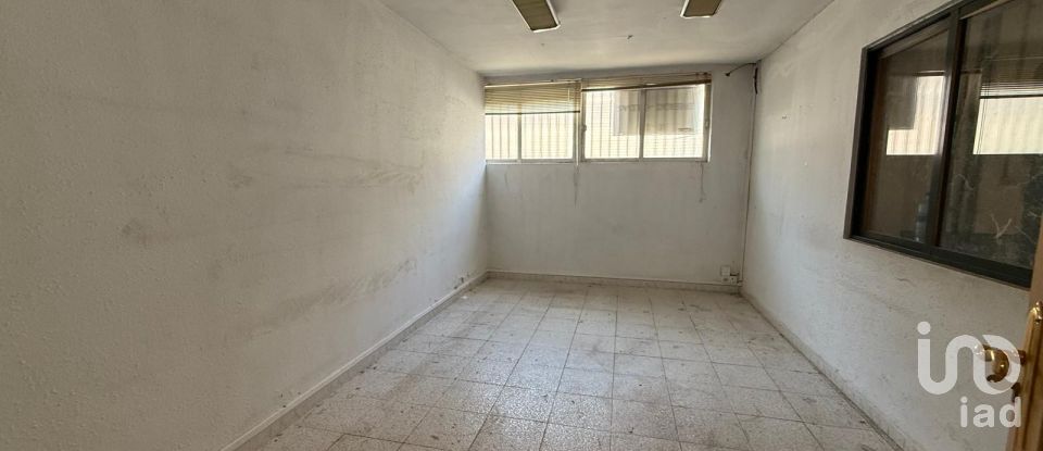 Surface diverse de 900 m² à Poligono Villacedre (24009)