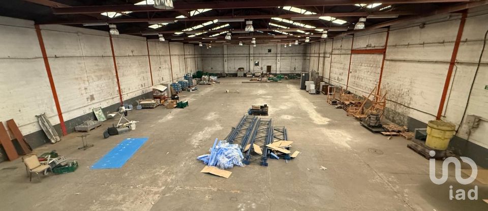 Surface diverse de 900 m² à Poligono Villacedre (24009)