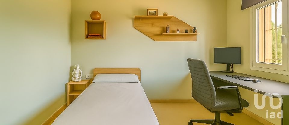 Vivienda unifamiliar  4 habitaciones de 308 m² en Alicante/Alacant (03699)