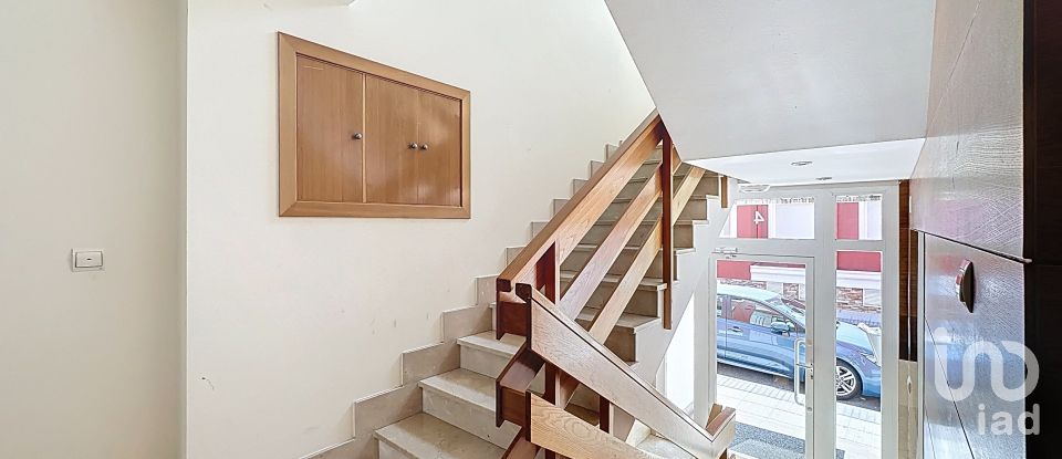 Piso 3 habitaciones de 137 m² en Caldigüela (36610)