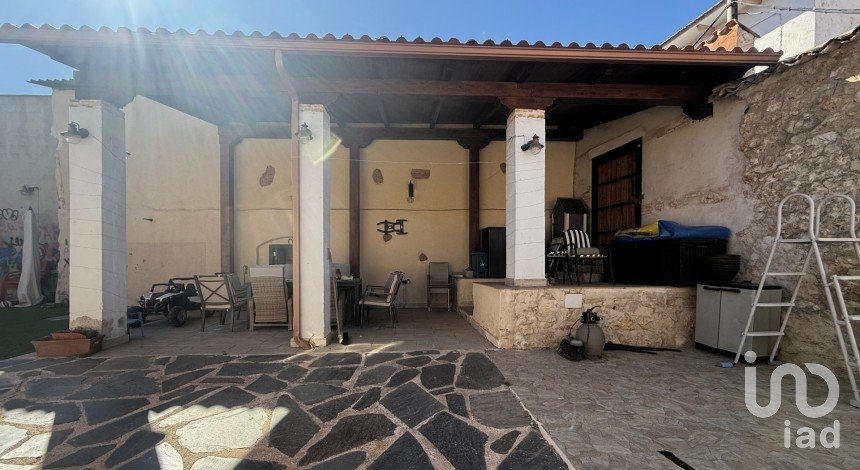 Casa de pueblo 3 habitaciones de 323 m² en Los Santos de la Humosa (28817)