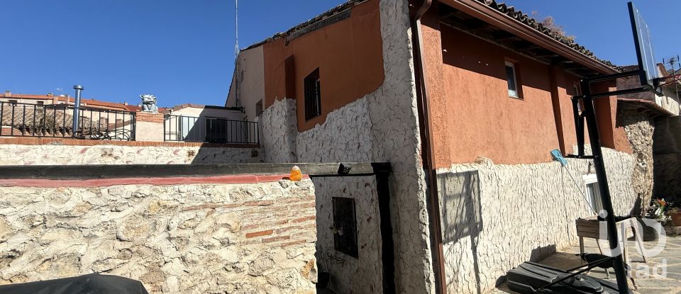 Casa de pueblo 3 habitaciones de 323 m² en Los Santos de la Humosa (28817)