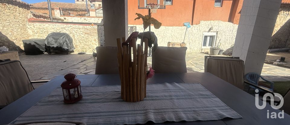 Casa de pueblo 3 habitaciones de 323 m² en Los Santos de la Humosa (28817)