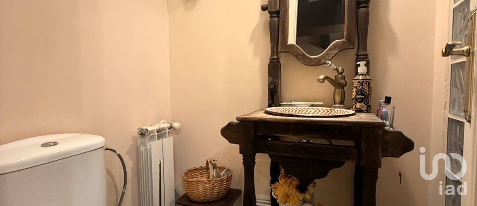 Casa de pueblo 3 habitaciones de 323 m² en Los Santos de la Humosa (28817)