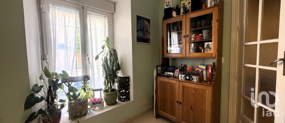 Casa de pueblo 3 habitaciones de 323 m² en Los Santos de la Humosa (28817)