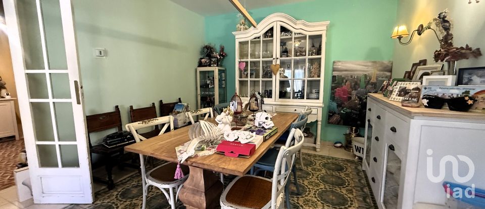 Casa de pueblo 3 habitaciones de 323 m² en Los Santos de la Humosa (28817)