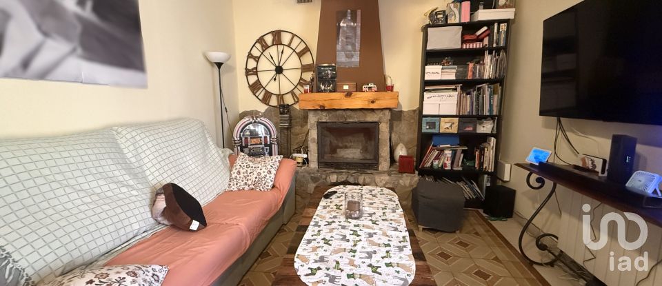 Casa de pueblo 3 habitaciones de 323 m² en Los Santos de la Humosa (28817)