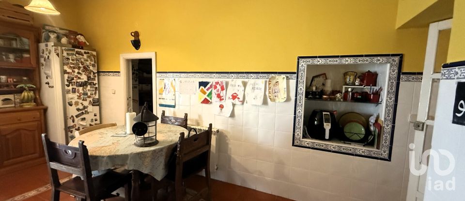 Casa de pueblo 3 habitaciones de 323 m² en Los Santos de la Humosa (28817)