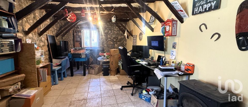 Casa de pueblo 3 habitaciones de 323 m² en Los Santos de la Humosa (28817)