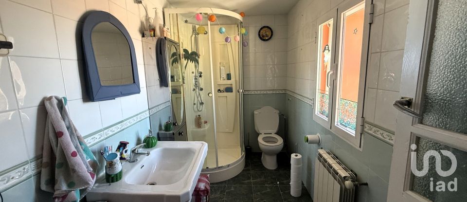 Casa de pueblo 3 habitaciones de 323 m² en Los Santos de la Humosa (28817)