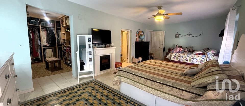 Casa de pueblo 3 habitaciones de 323 m² en Los Santos de la Humosa (28817)