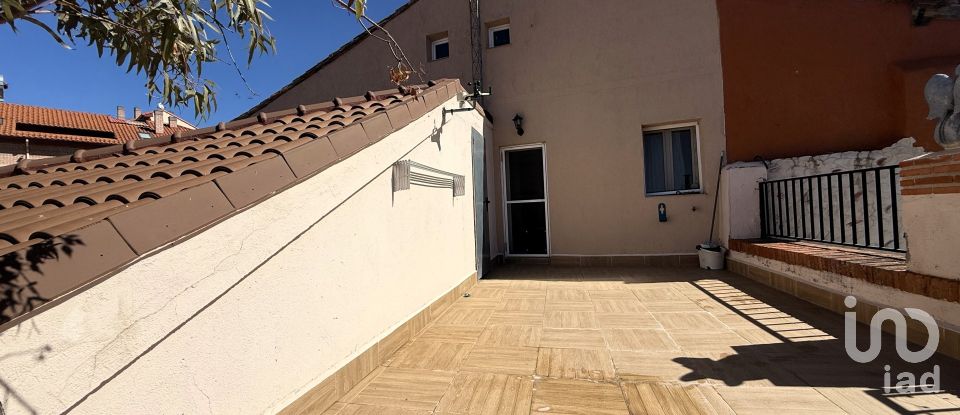 Casa de pueblo 3 habitaciones de 323 m² en Los Santos de la Humosa (28817)