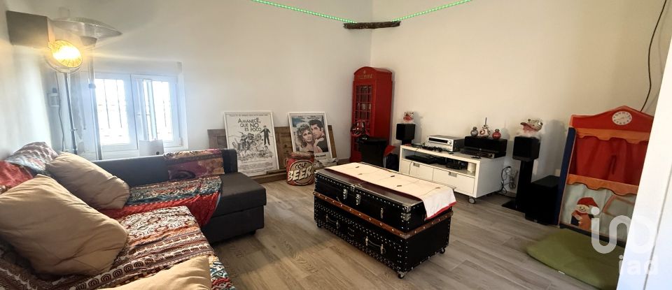 Casa de pueblo 3 habitaciones de 323 m² en Los Santos de la Humosa (28817)