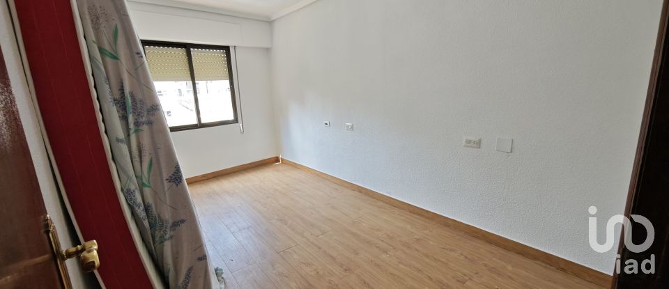 Piso 3 habitaciones de 107 m² en Crevillent (03330)