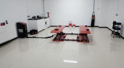 Shop / premises commercial of 611 m² in León (24008)