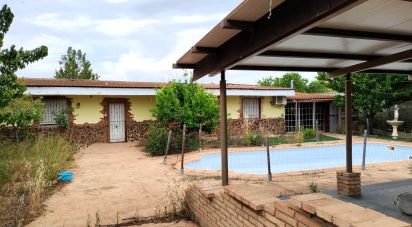 Casa 4 habitacions de 191 m² a San Mateo de Gállego (50840)