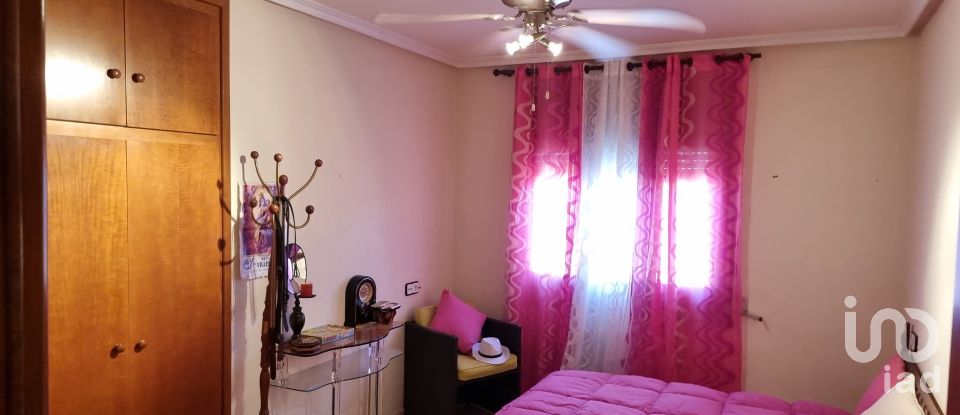 Châlet 4 chambres de 279 m² à Sax (03630)