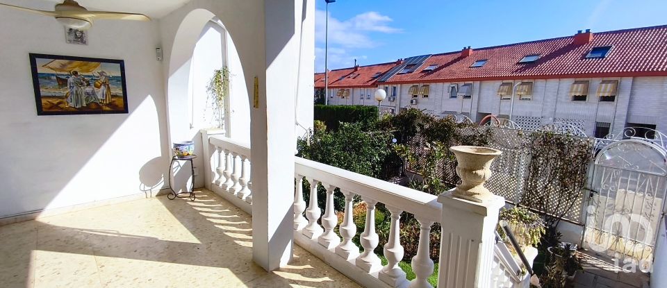 Casa 4 habitaciones de 188 m² en Cabo de Las Huertas (03540)