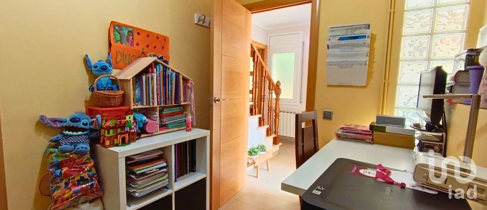 Casa 4 habitacions de 114 m² a Castellar del Vallès (08211)