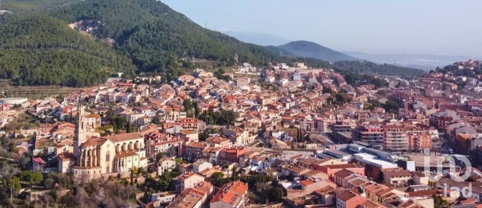 Casa 4 habitacions de 114 m² a Castellar del Vallès (08211)