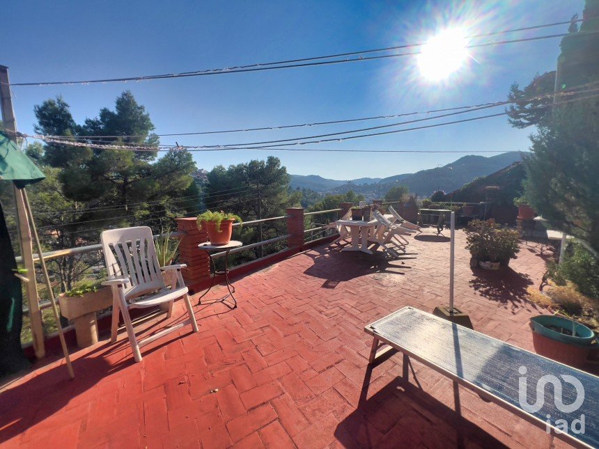 Casa 5 habitacions de 162 m² a Vallirana (08759)