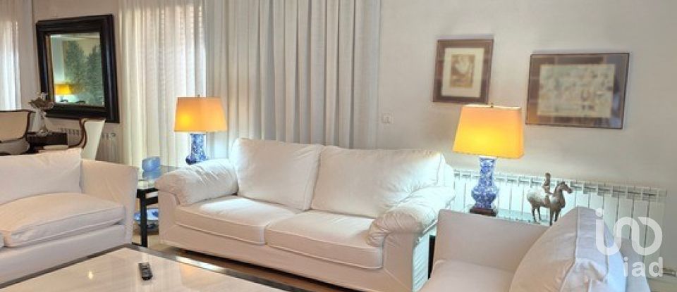 Piso 3 habitaciones de 254 m² en Sabadell (08201)