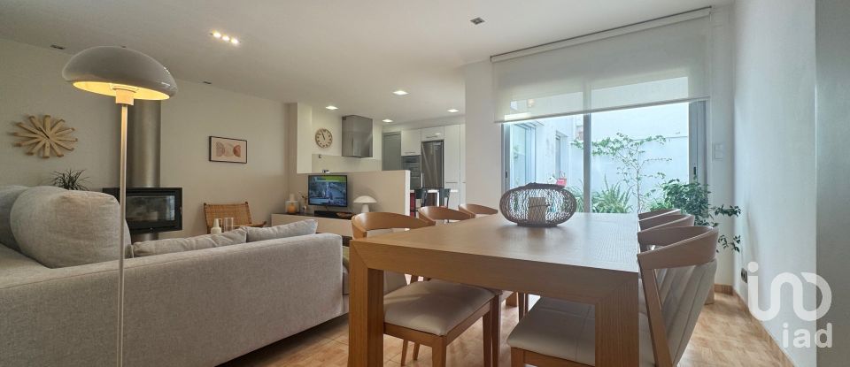 Piso 3 habitaciones de 124 m² en Pego (03780)