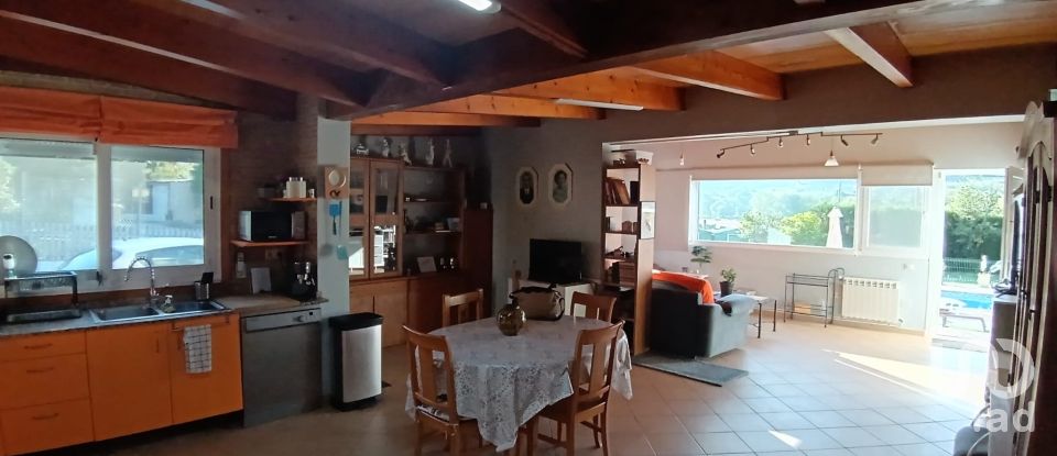 Casa 3 habitaciones de 200 m² en Borela (36858)