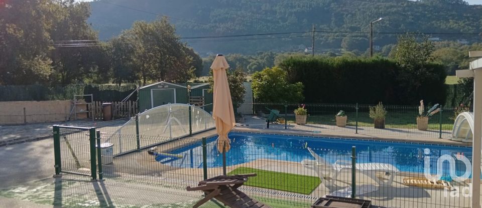 Casa 3 habitaciones de 200 m² en Borela (36858)