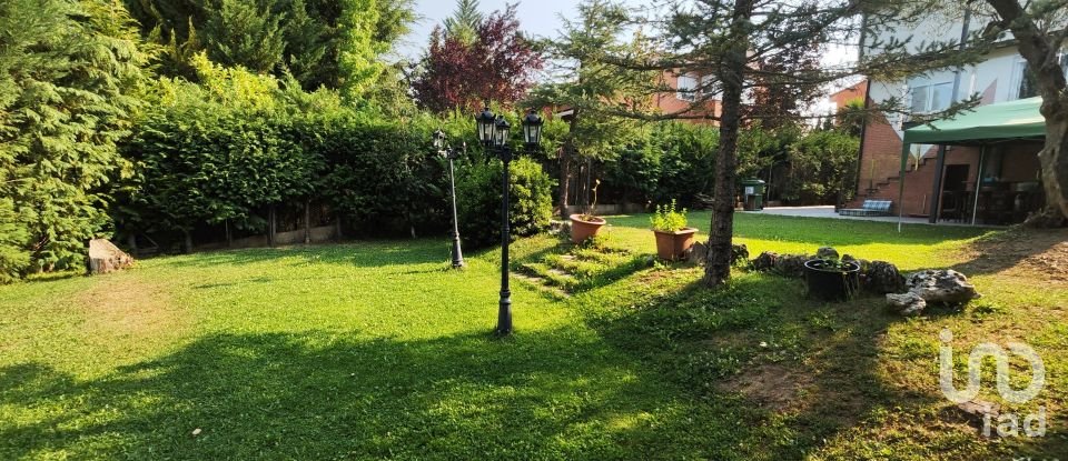 Vivienda unifamiliar  4 habitaciones de 250 m² en Carbajal de La Legua (24196)