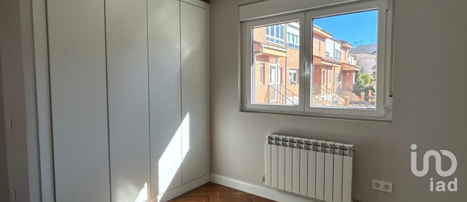 Vivienda unifamiliar  4 habitaciones de 250 m² en Carbajal de La Legua (24196)