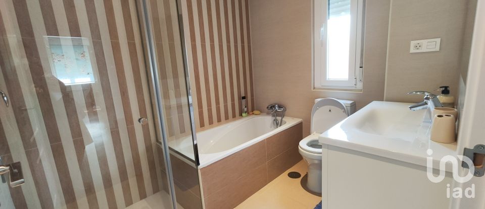 Vivienda unifamiliar  4 habitaciones de 250 m² en Carbajal de La Legua (24196)