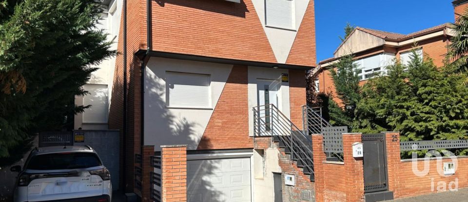 Vivienda unifamiliar  4 habitaciones de 250 m² en Carbajal de La Legua (24196)