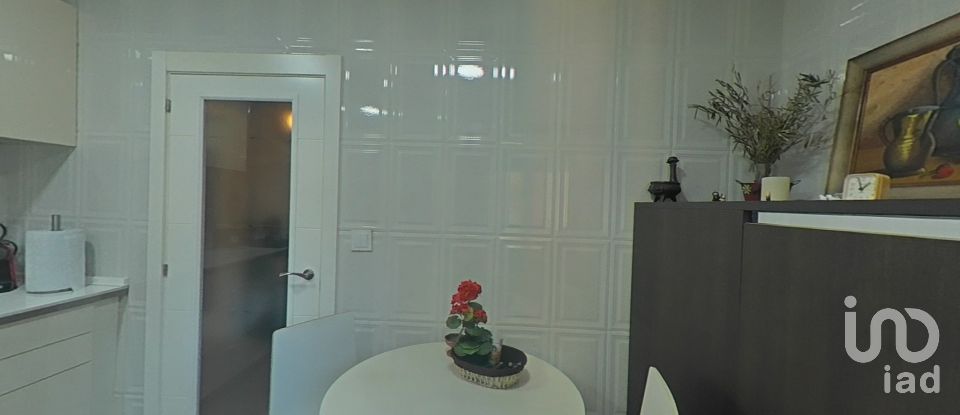 Pis 3 habitacions de 103 m² a Alcalá de Henares (28803)