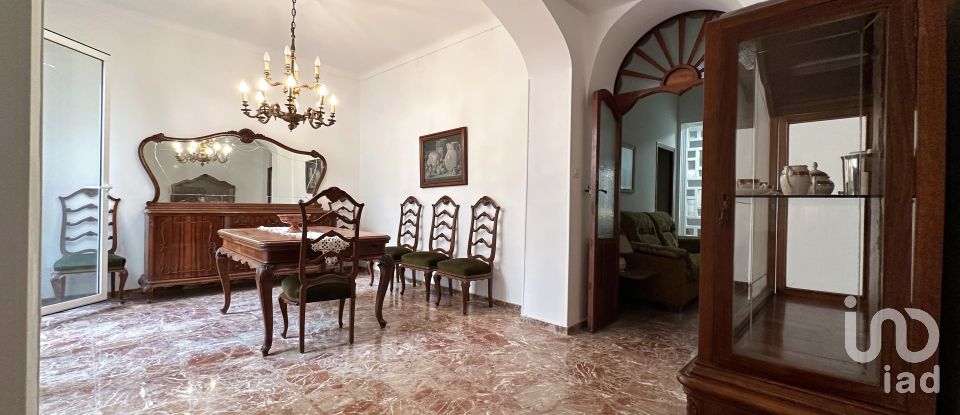 Piso 3 habitaciones de 141 m² en Pego (03780)